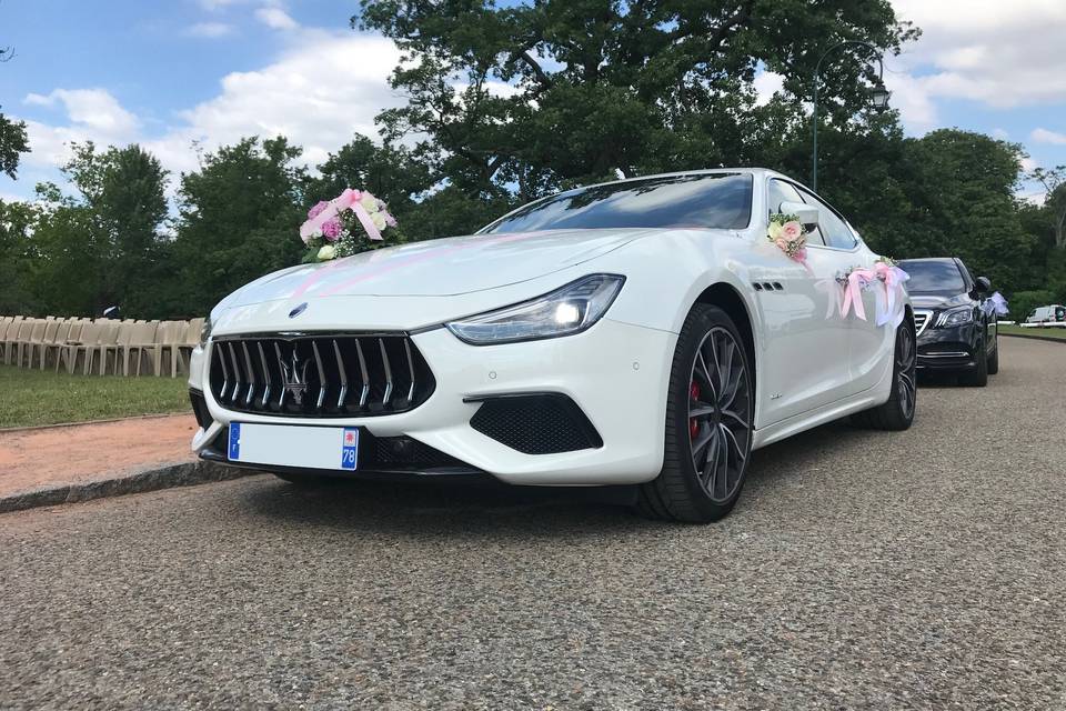 Maserati Ghibli avec déco