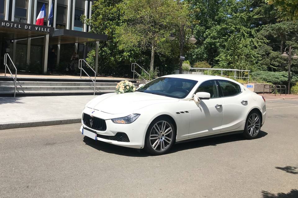 Maserati Ghibli blanche