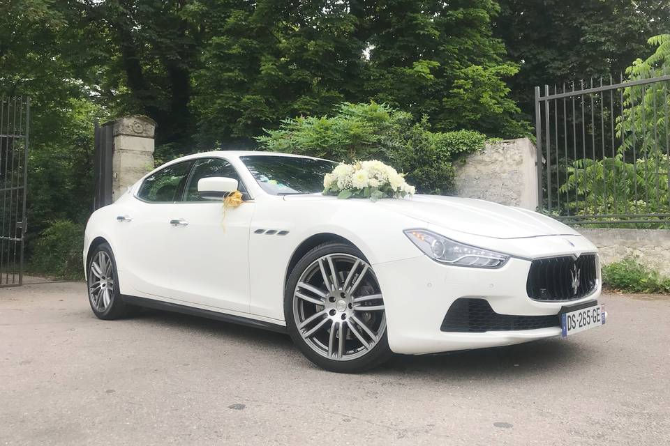 Maserati Ghibli blanche