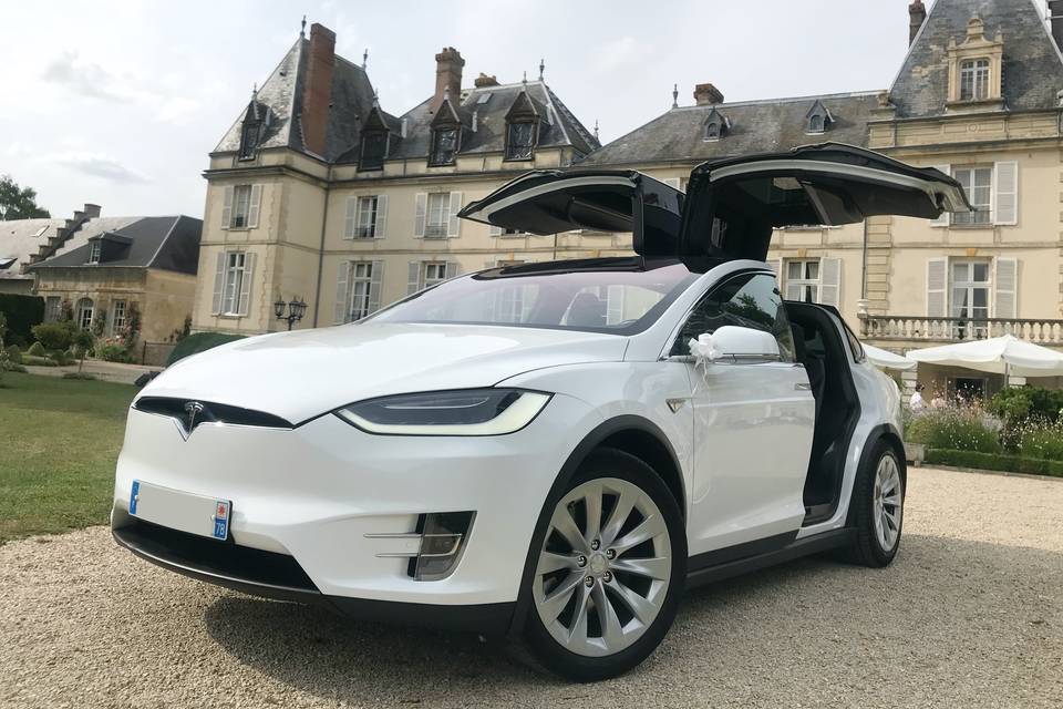 2 Tesla Model X