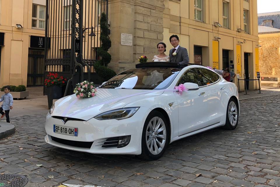 Model S blanche+mariés