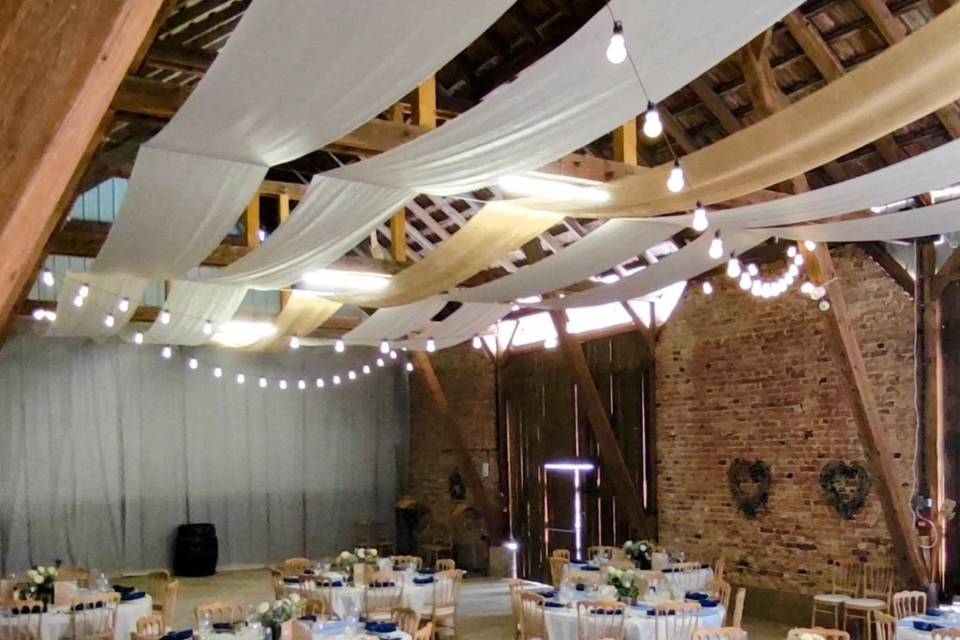 Mariage avec tables rondes