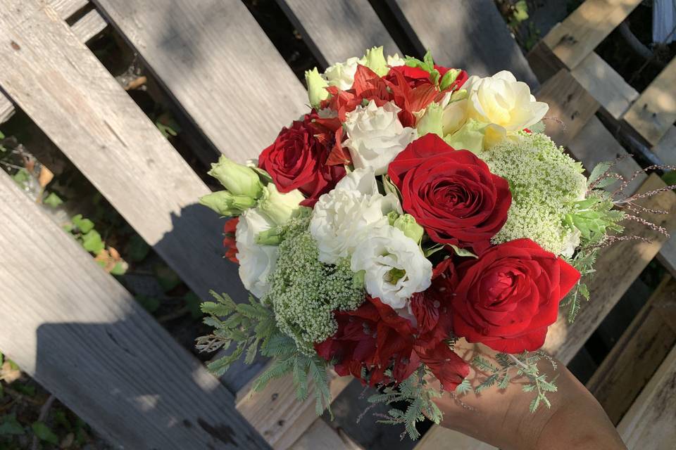 Bouquet rond rouge et blanc