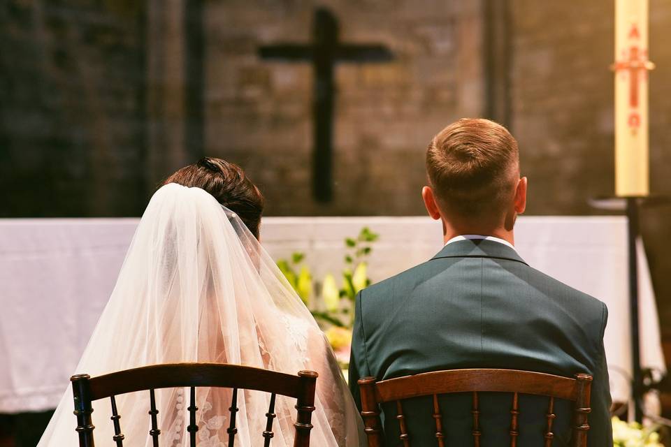 Les mariés à l'église