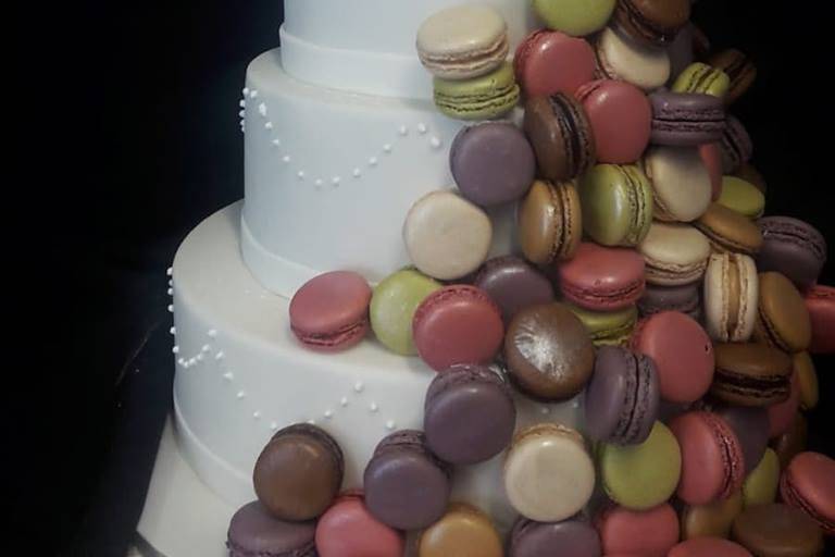 Wedding cake décor macarons