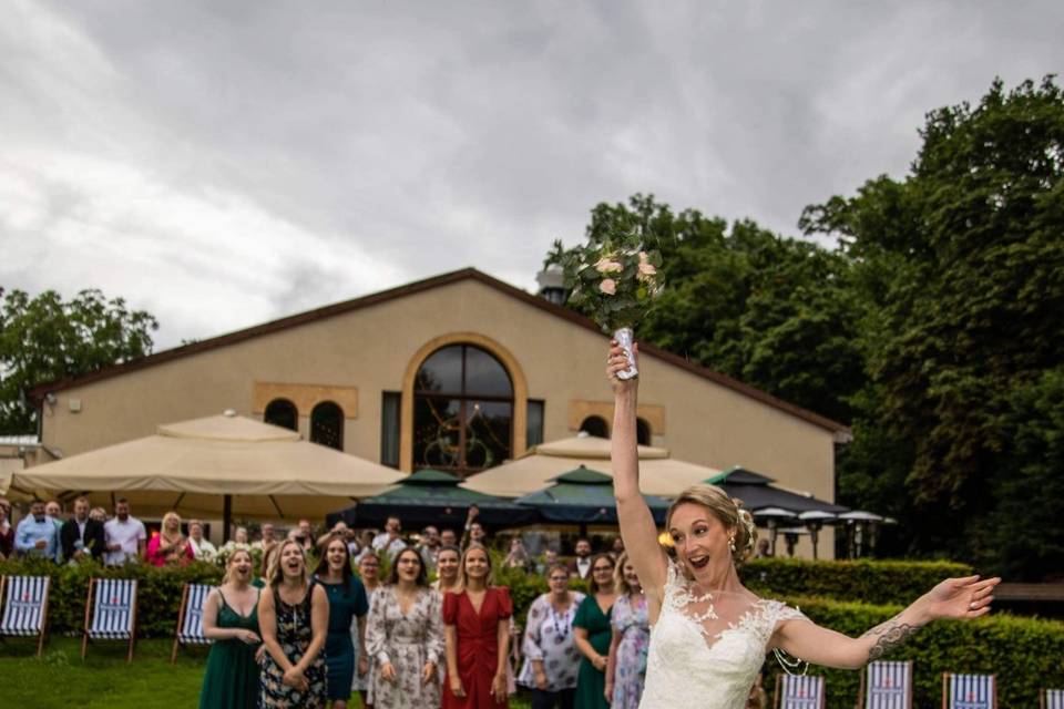 Lancer du bouquet de la mariée