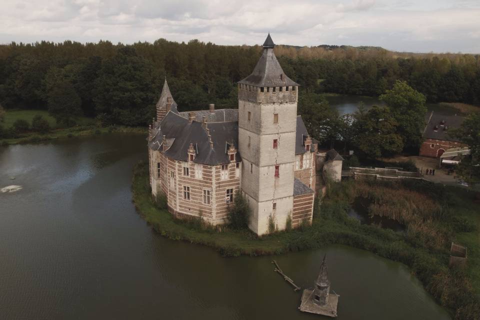 Drone chateau