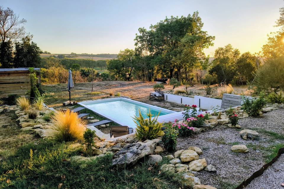 L'extérieur - côté piscine