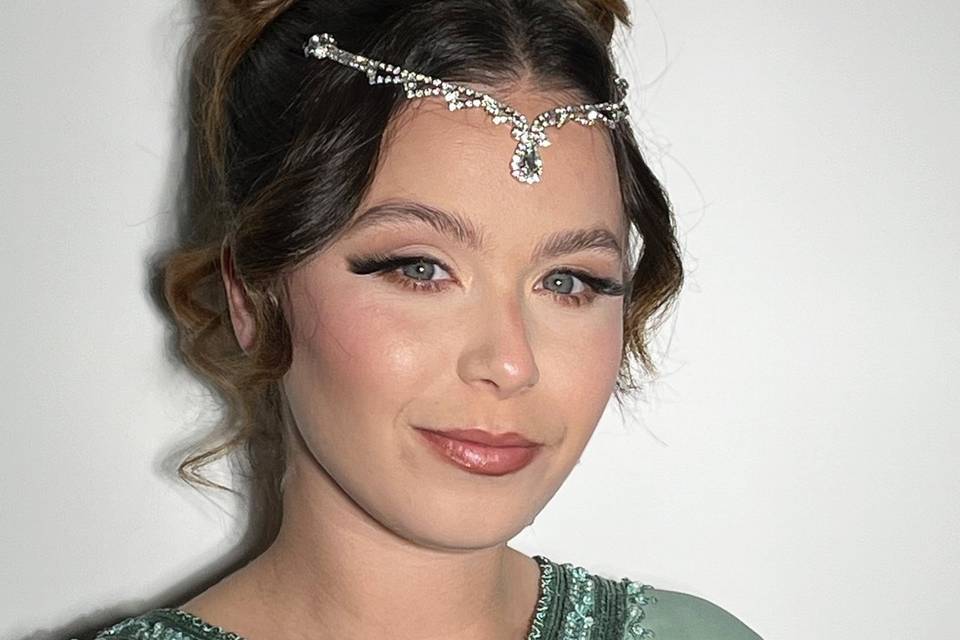 Maquillage invitée et chignon