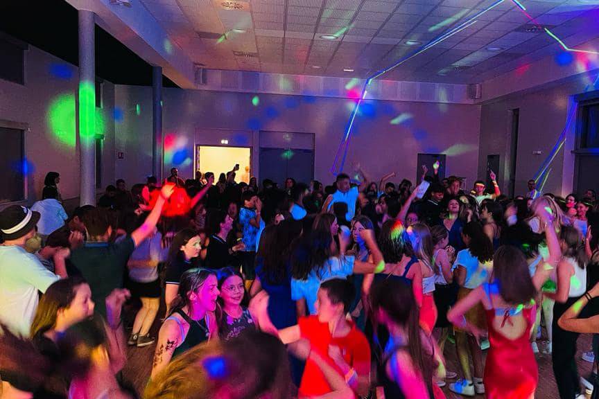 Ambiance bal de collégiens