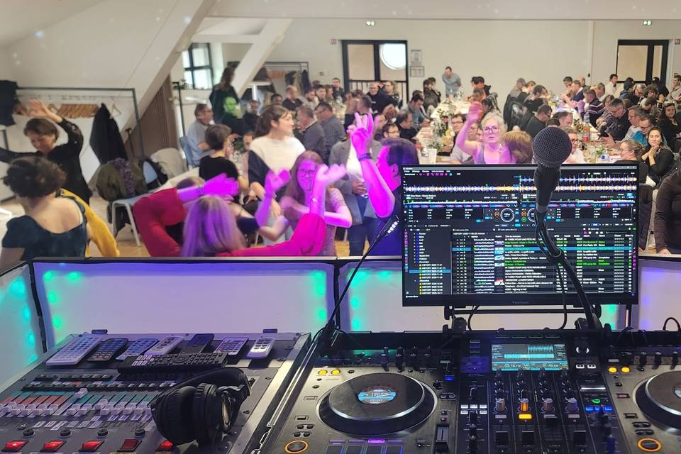 Table de mixage et régie DJ