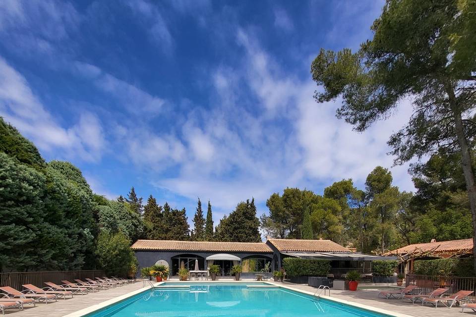 Restaurant et piscine