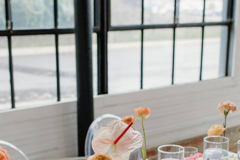 Fleurs en fête sur la table