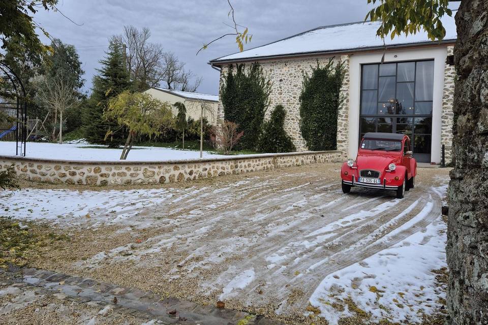 2cv rouge à la Ferme d'Armenon