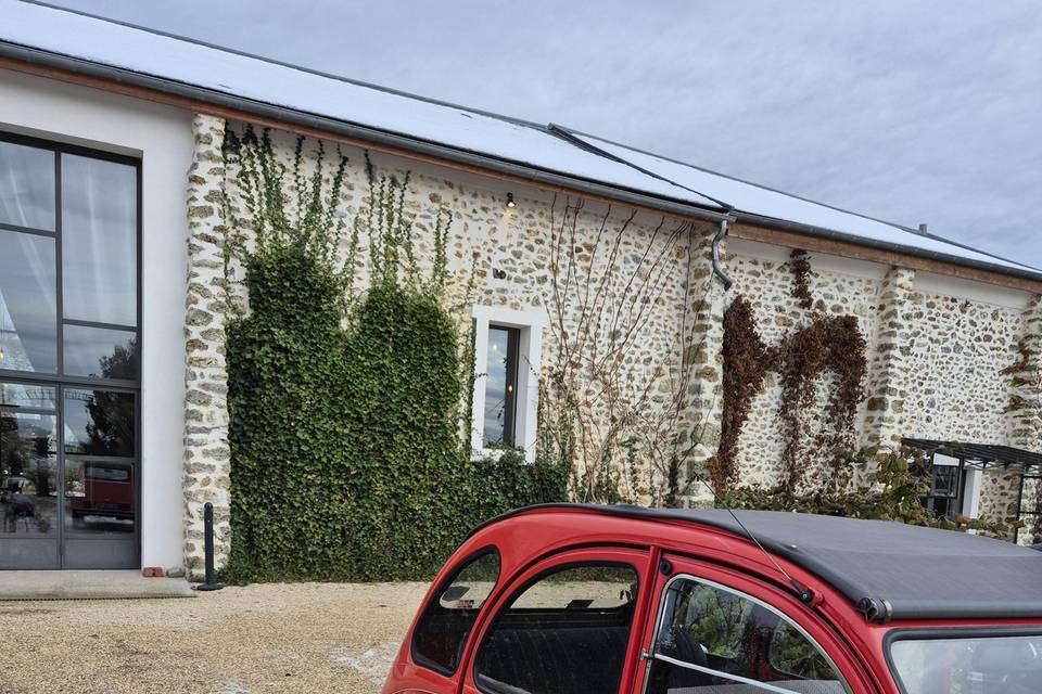 2cv rouge ferme d'armenon