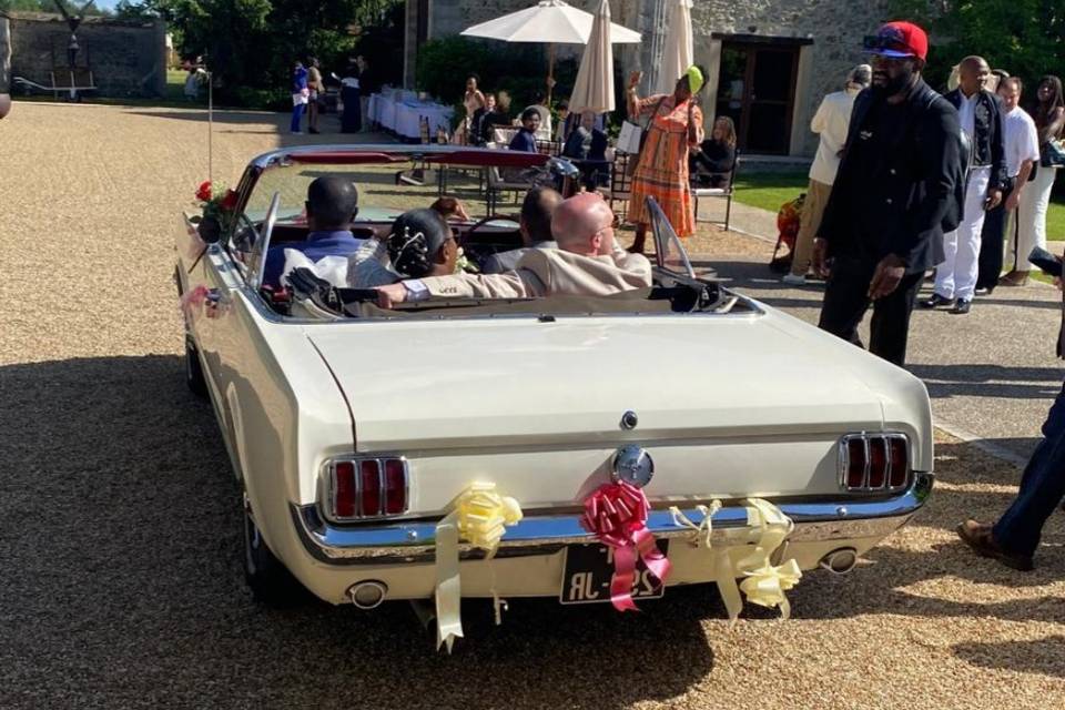 Mustang et mariés à Faverolles