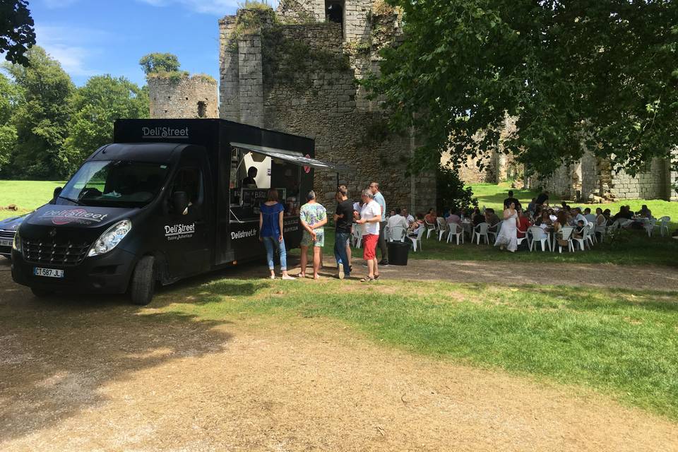 Camion dans le jardin
