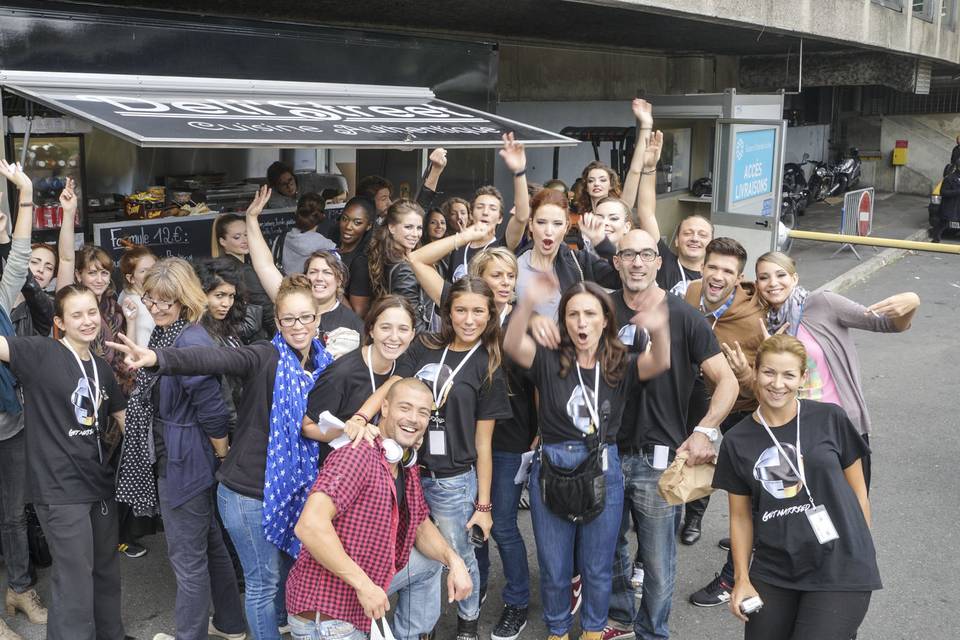 Tous devant le camion