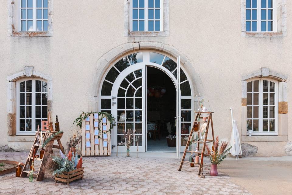 Cour, porte principale