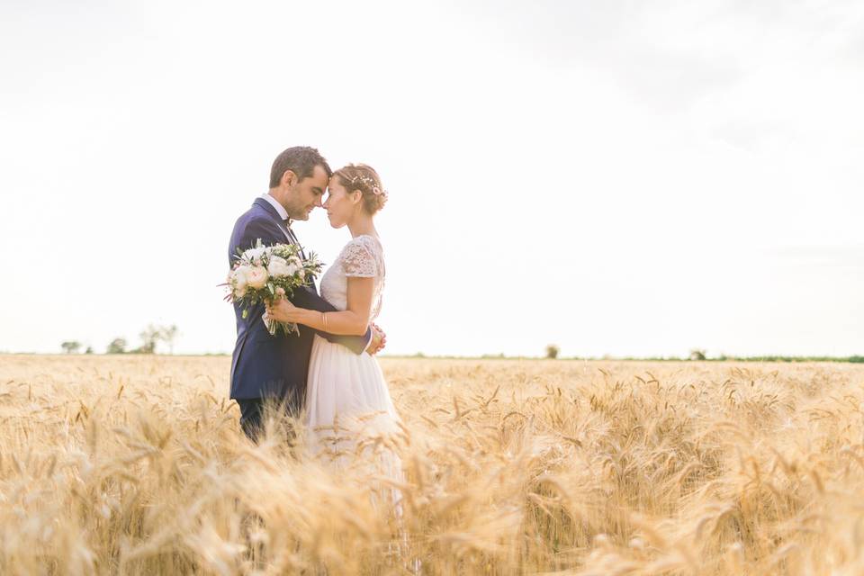 Couple dans les blés