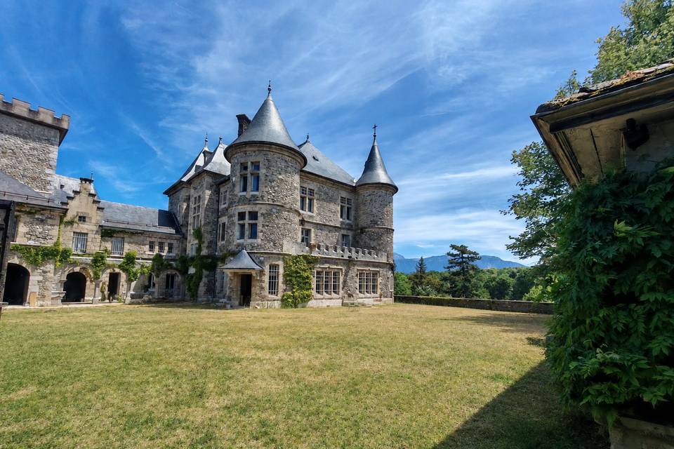 Parvis du château