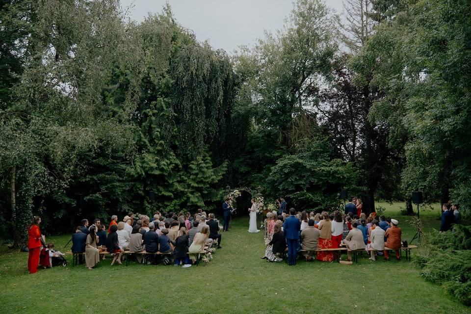 Cérémonie dans la clairière