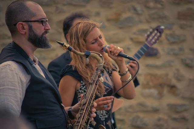 En trio avec saxophone et percussion