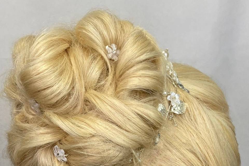Coiffure chignon haut