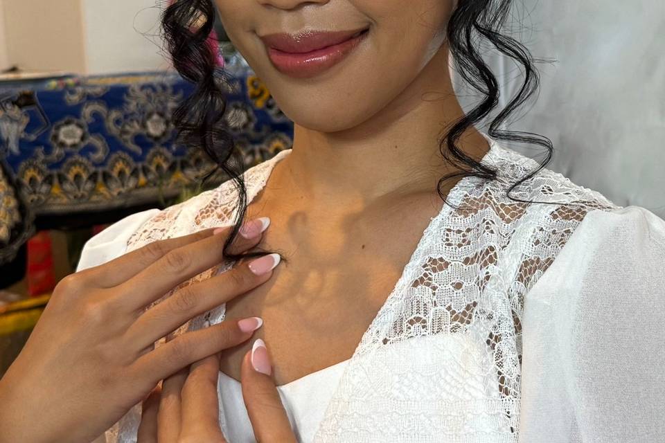 Maquillage coiffure Hapsari