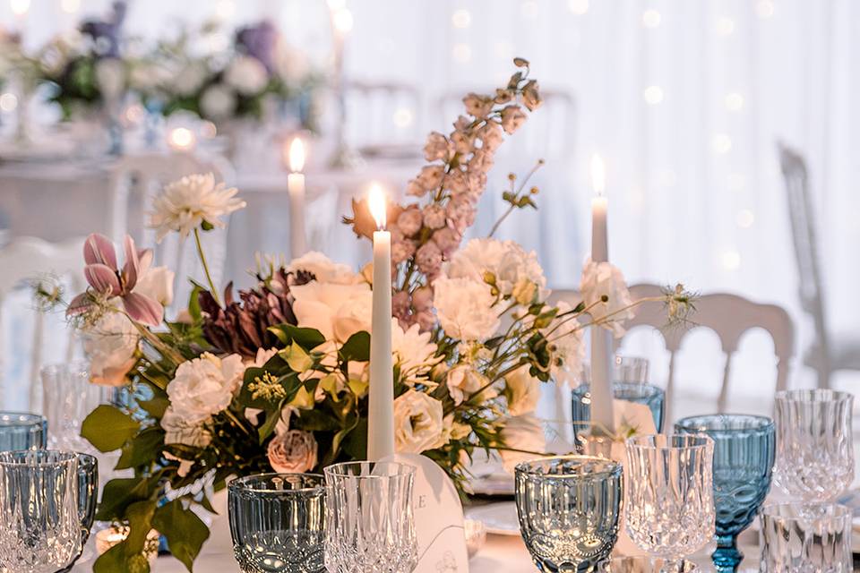 Table colorée bleue