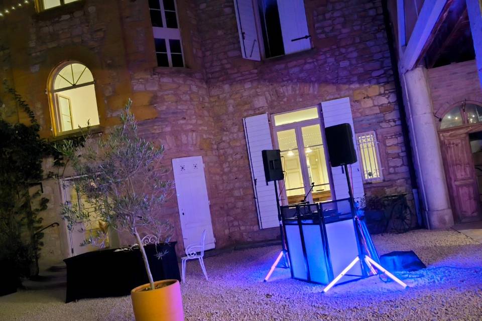DJ Booth la nuit