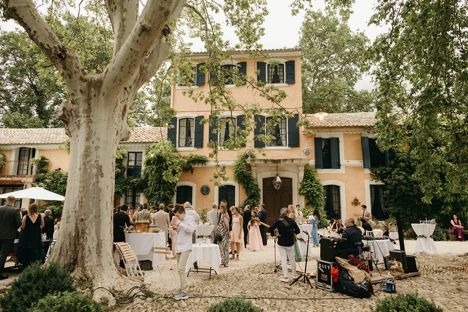 Cocktail dans la cour