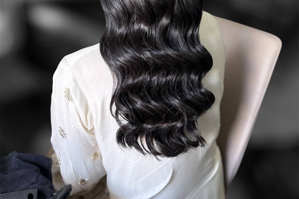 Wavy semi attaché