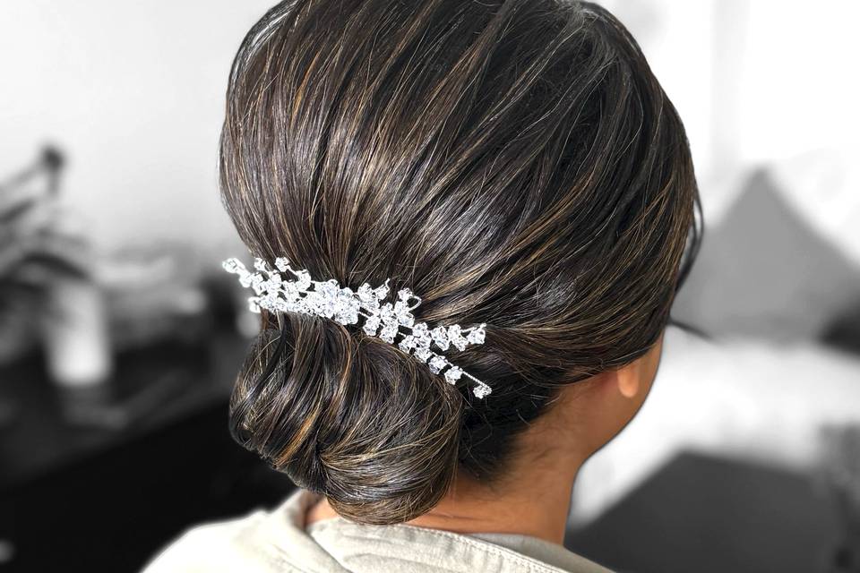 Chignon bas relief