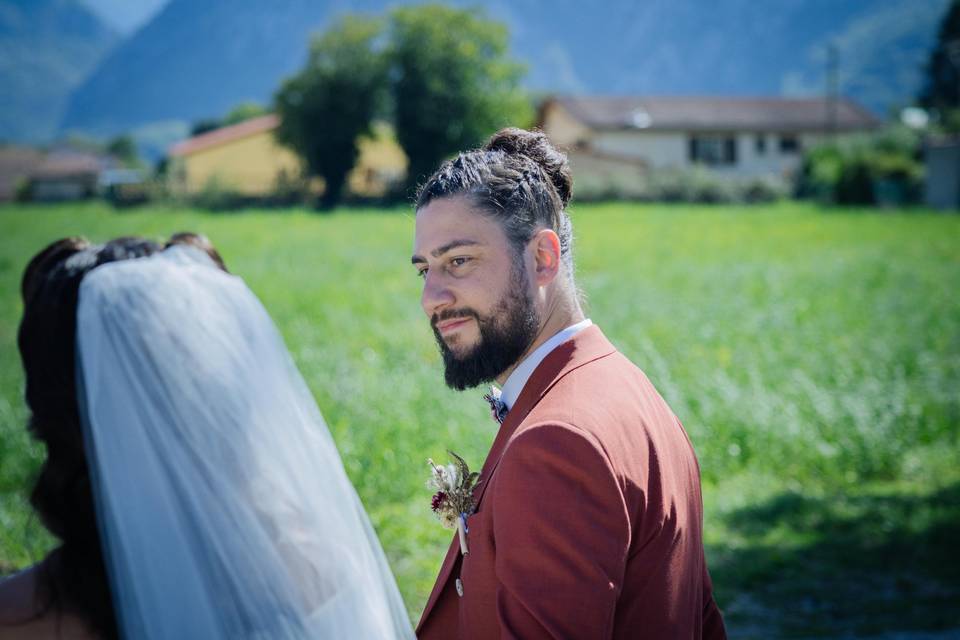 La découverte des mariés