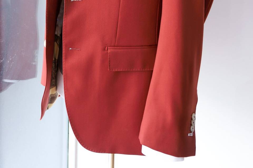 Détail_Veste Rouge côté gauche