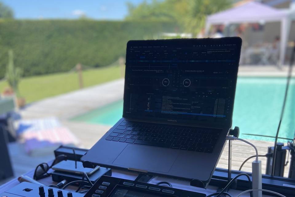 Pool DJ set