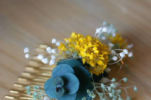 Peigne avec fleurs stabilisées