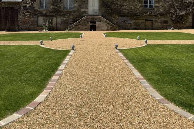 La nouvelle cour du Manoir