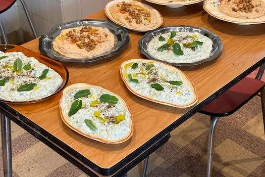 Houmous, tzaziki