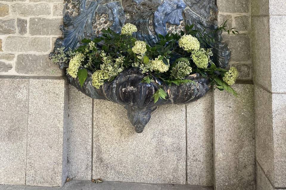 Porche - fontaine sculptée