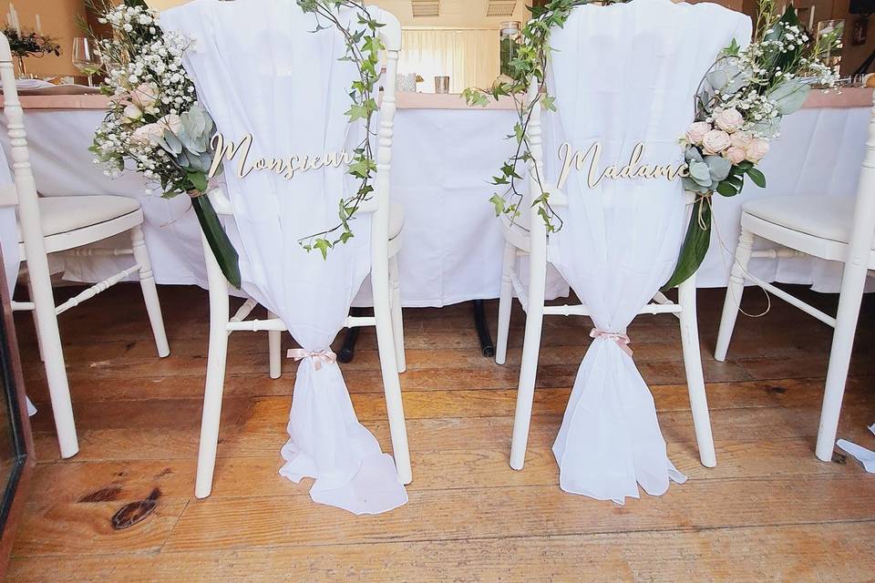 Les chaises des mariés
