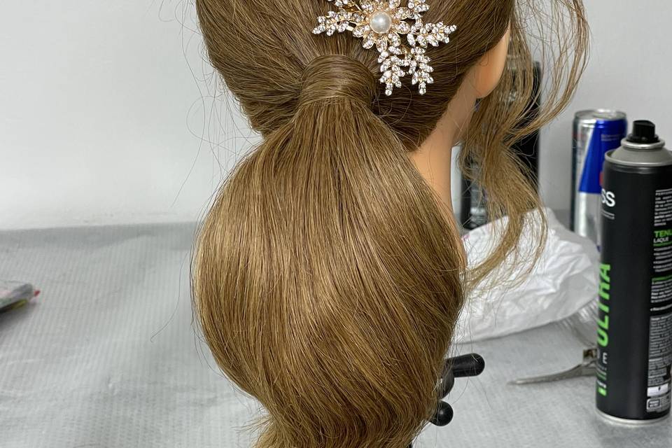 Chignon. Élégant