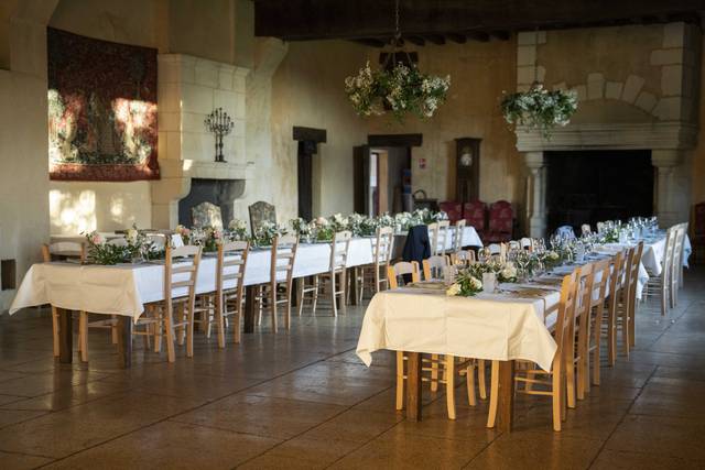 Salle de réception grand table