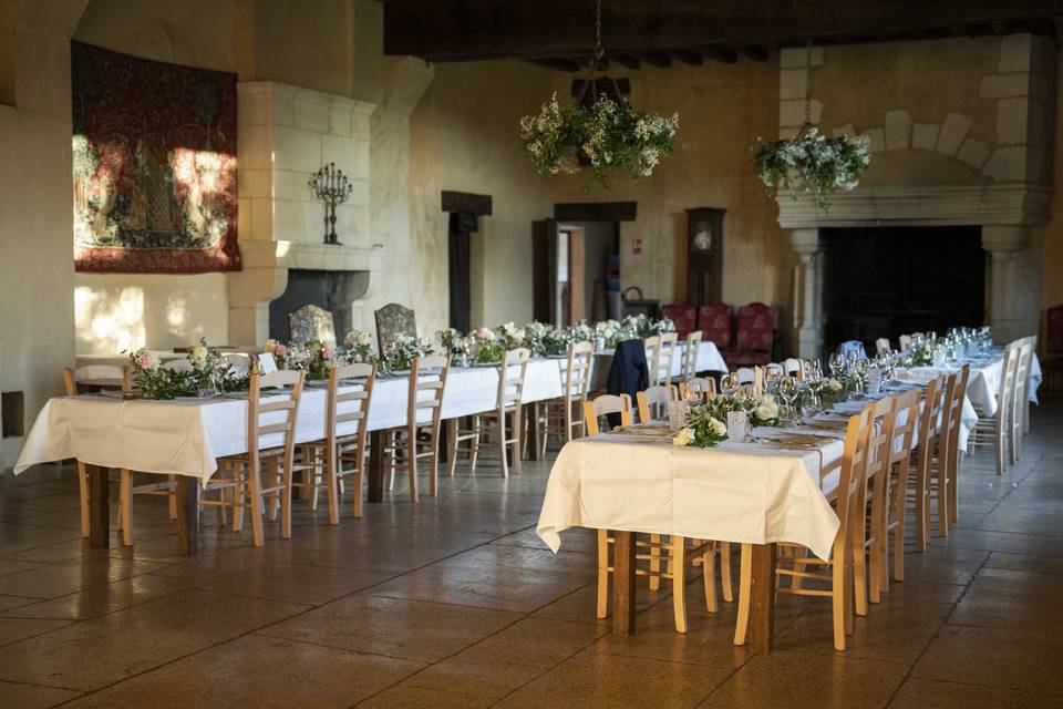 Salle de réception grand table