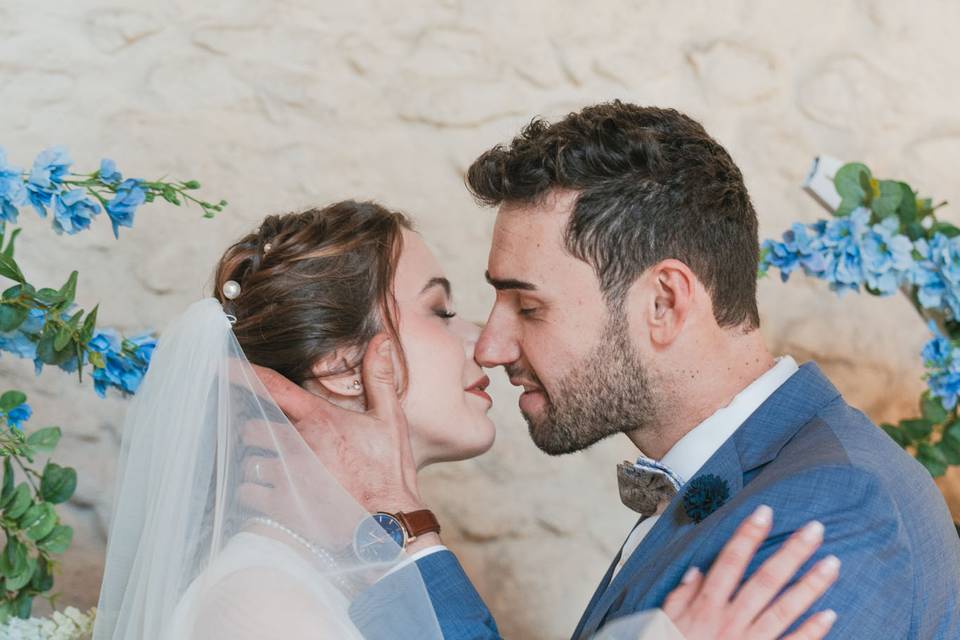 Fist kiss C&C