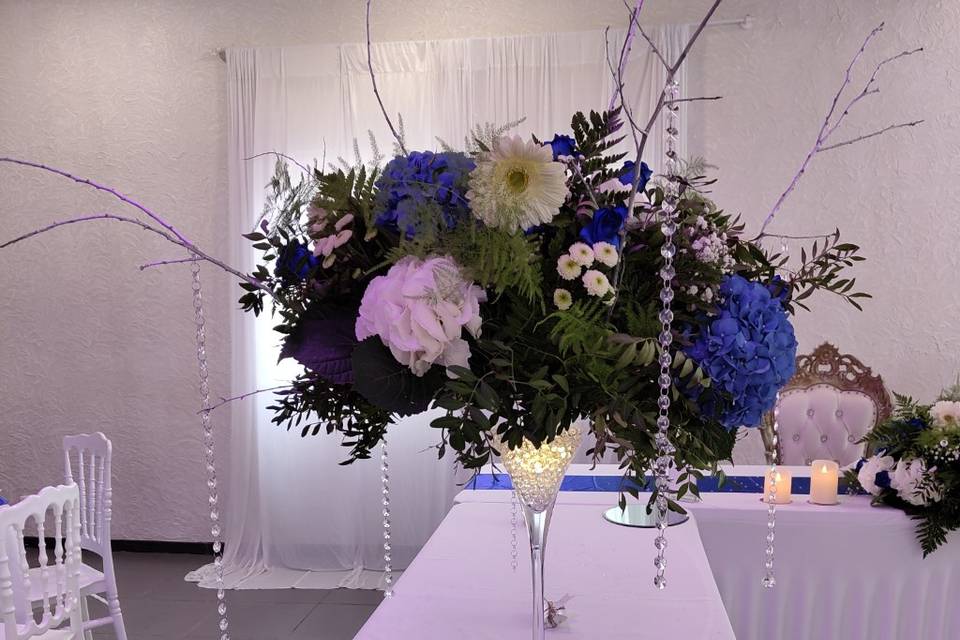 Bouquet haut bleu, blanc et ar