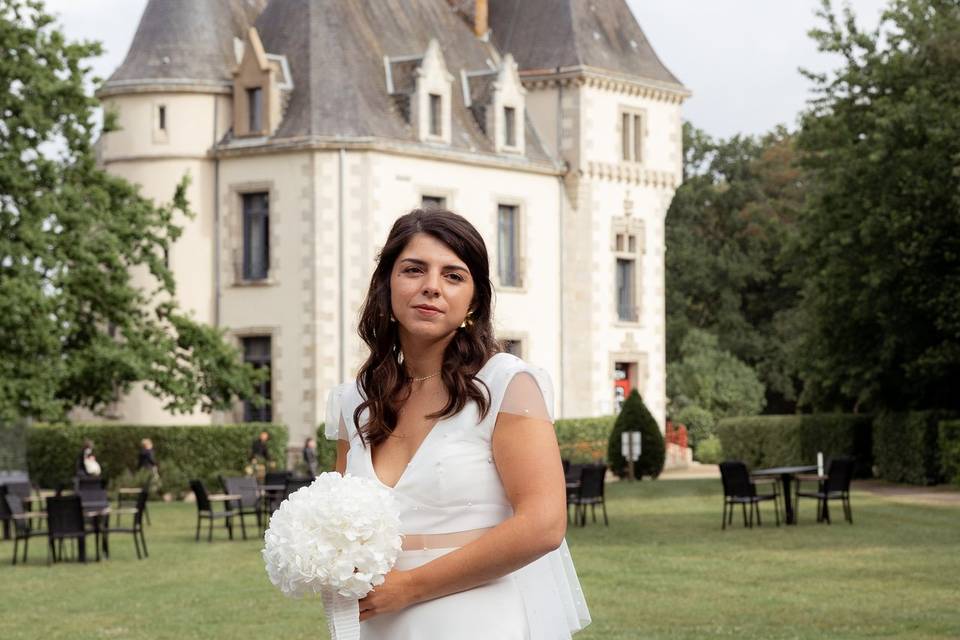 Mariée devant château