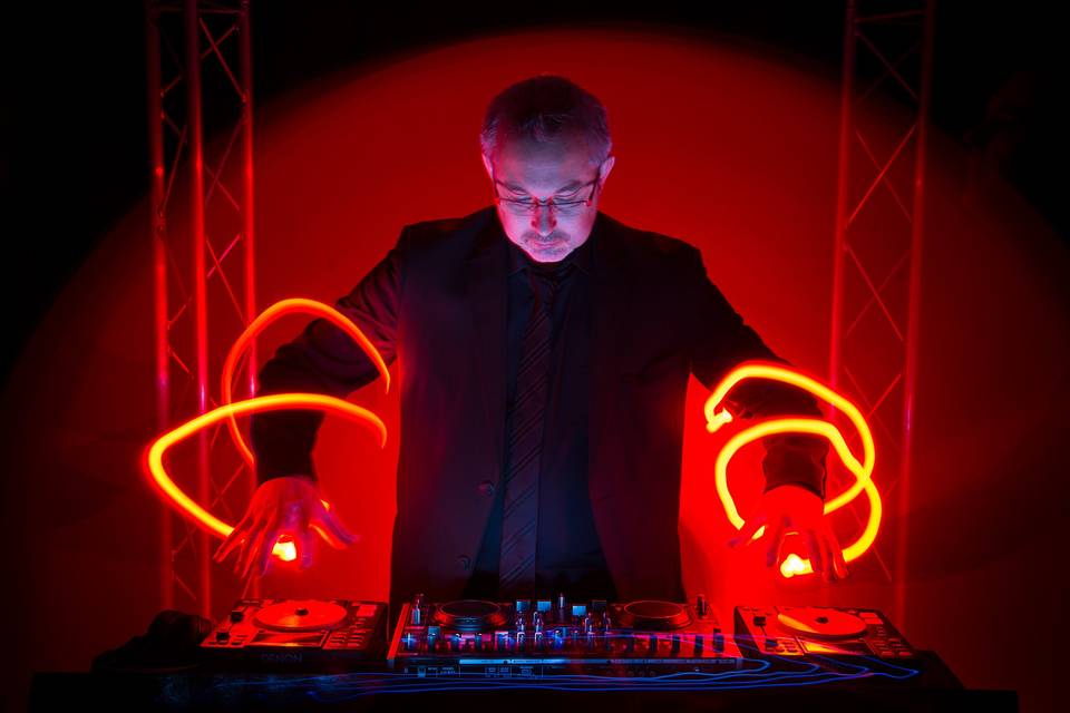 Philippe Day : DJ et Magicien
