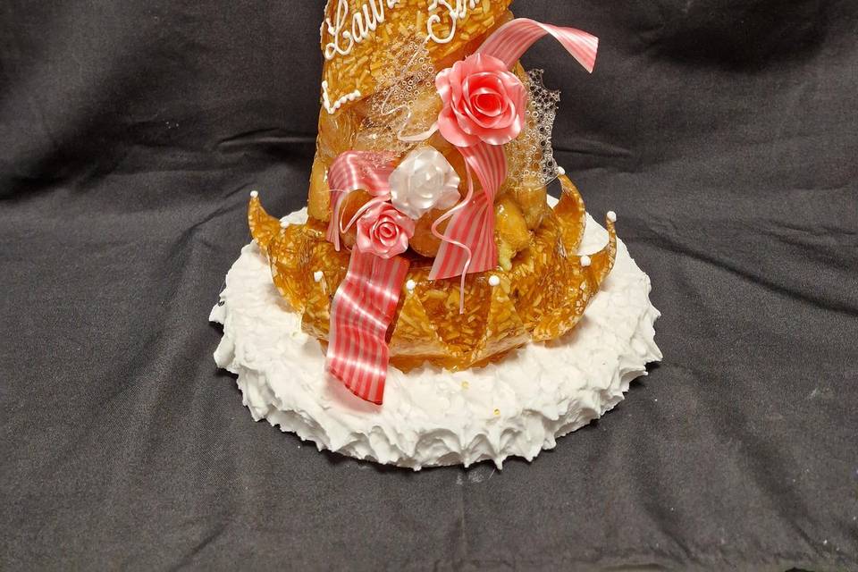 Pièce montée avec sucre tiré